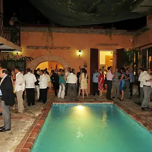 https://hotel-dona-elvira.santodomingobesthotels.com