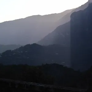 La Maison De 3*, La Tour France